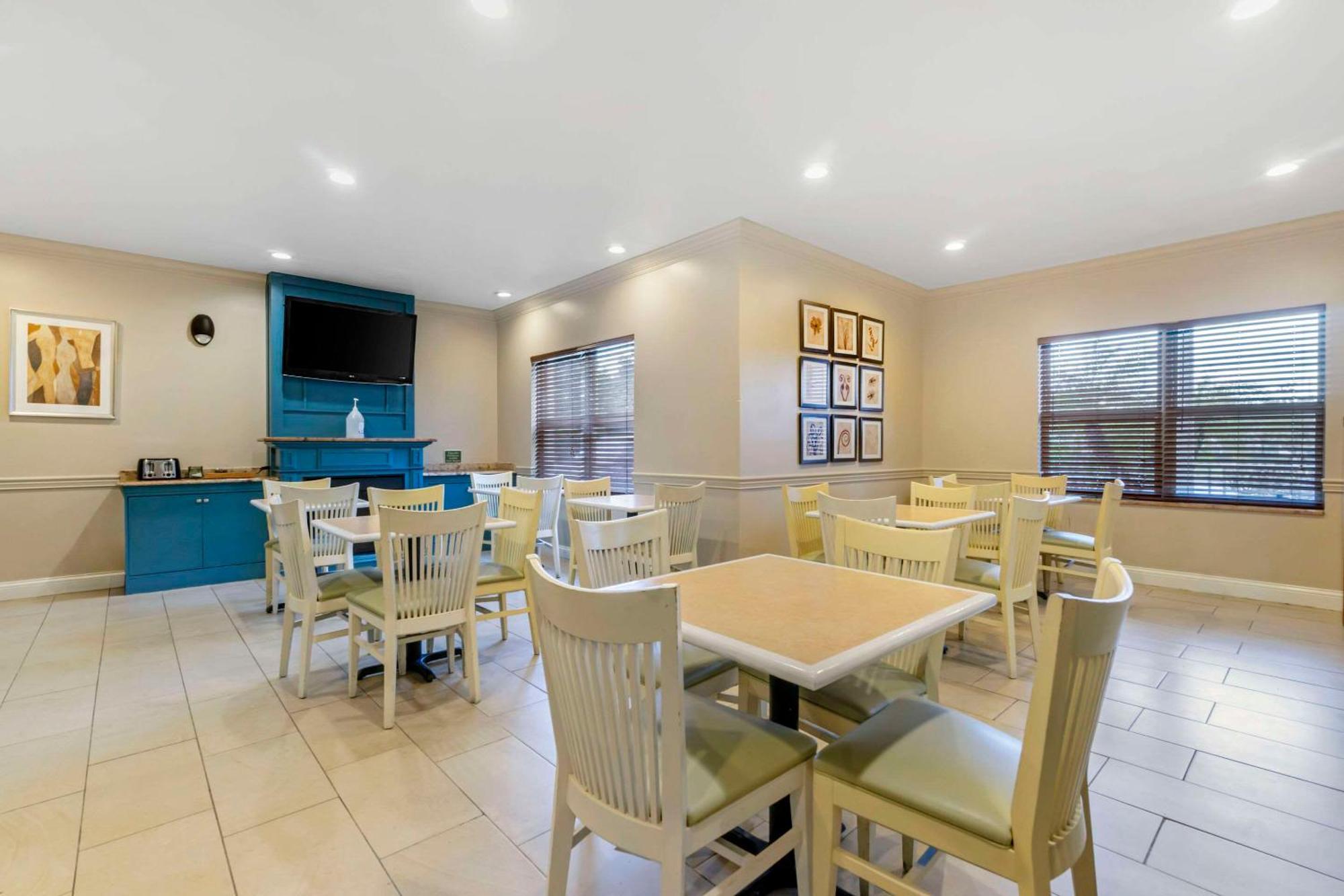 West Chase Country Inn & Suites By Radisson, Tampa Airport North, Fl מראה חיצוני תמונה