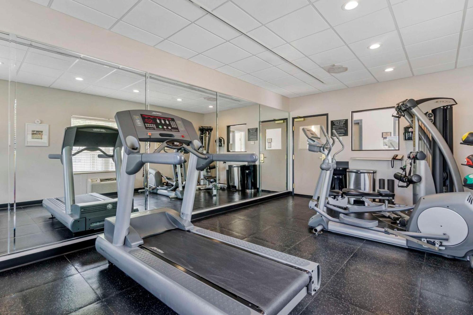 West Chase Country Inn & Suites By Radisson, Tampa Airport North, Fl מראה חיצוני תמונה