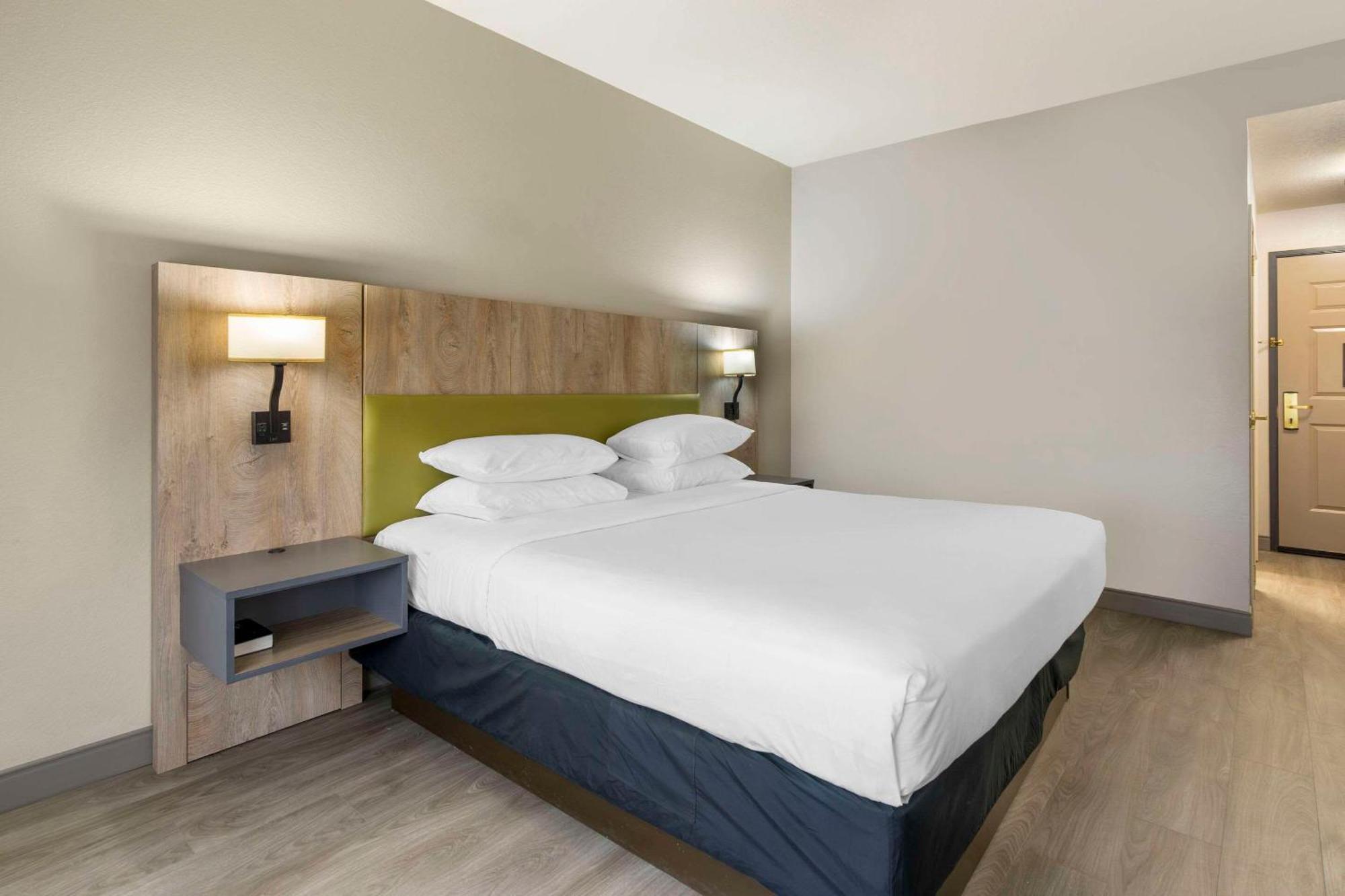 West Chase Country Inn & Suites By Radisson, Tampa Airport North, Fl מראה חיצוני תמונה