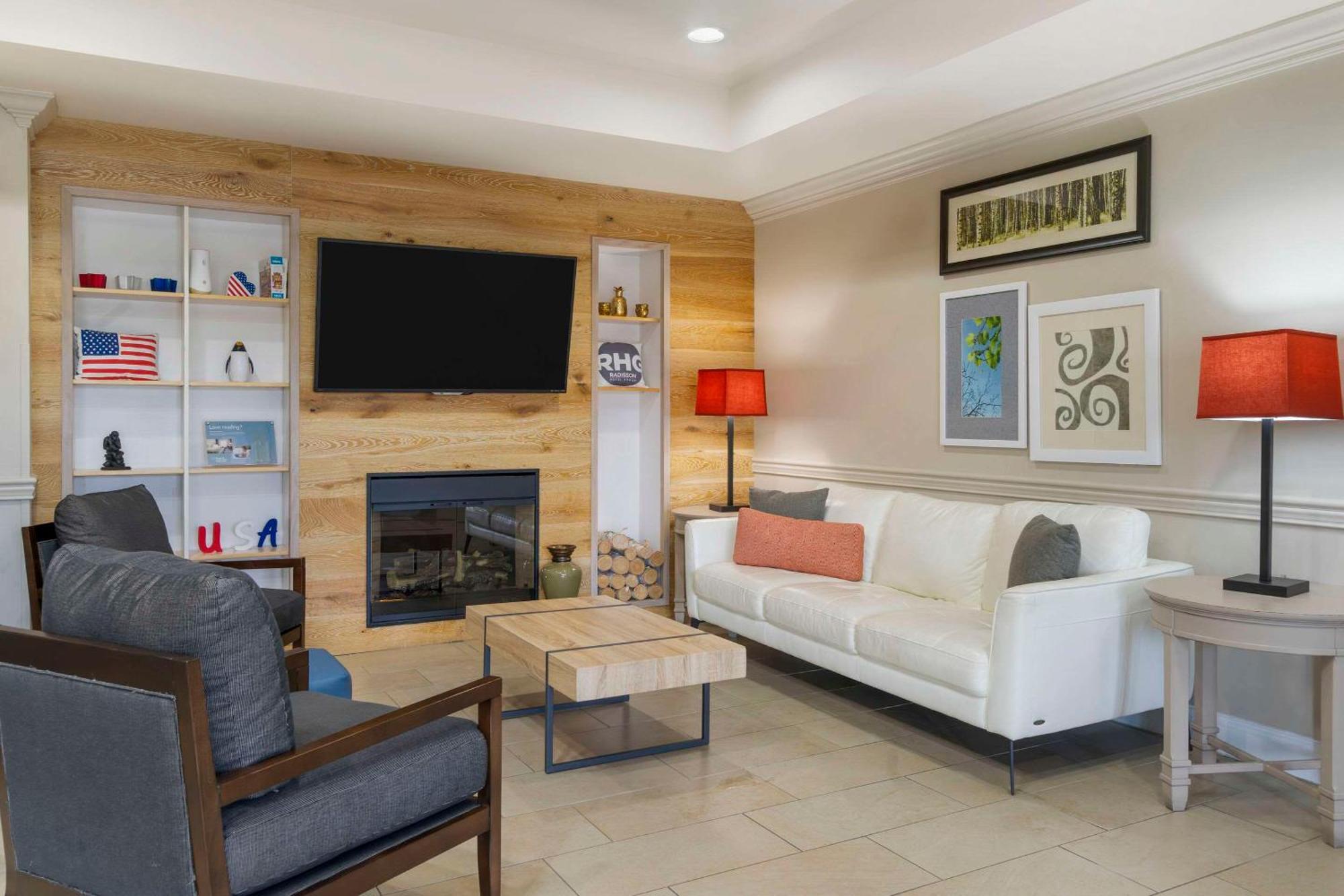 West Chase Country Inn & Suites By Radisson, Tampa Airport North, Fl מראה חיצוני תמונה