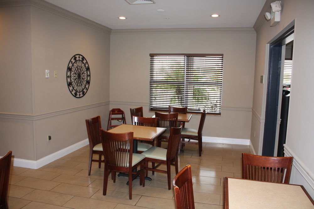 West Chase Country Inn & Suites By Radisson, Tampa Airport North, Fl מראה חיצוני תמונה