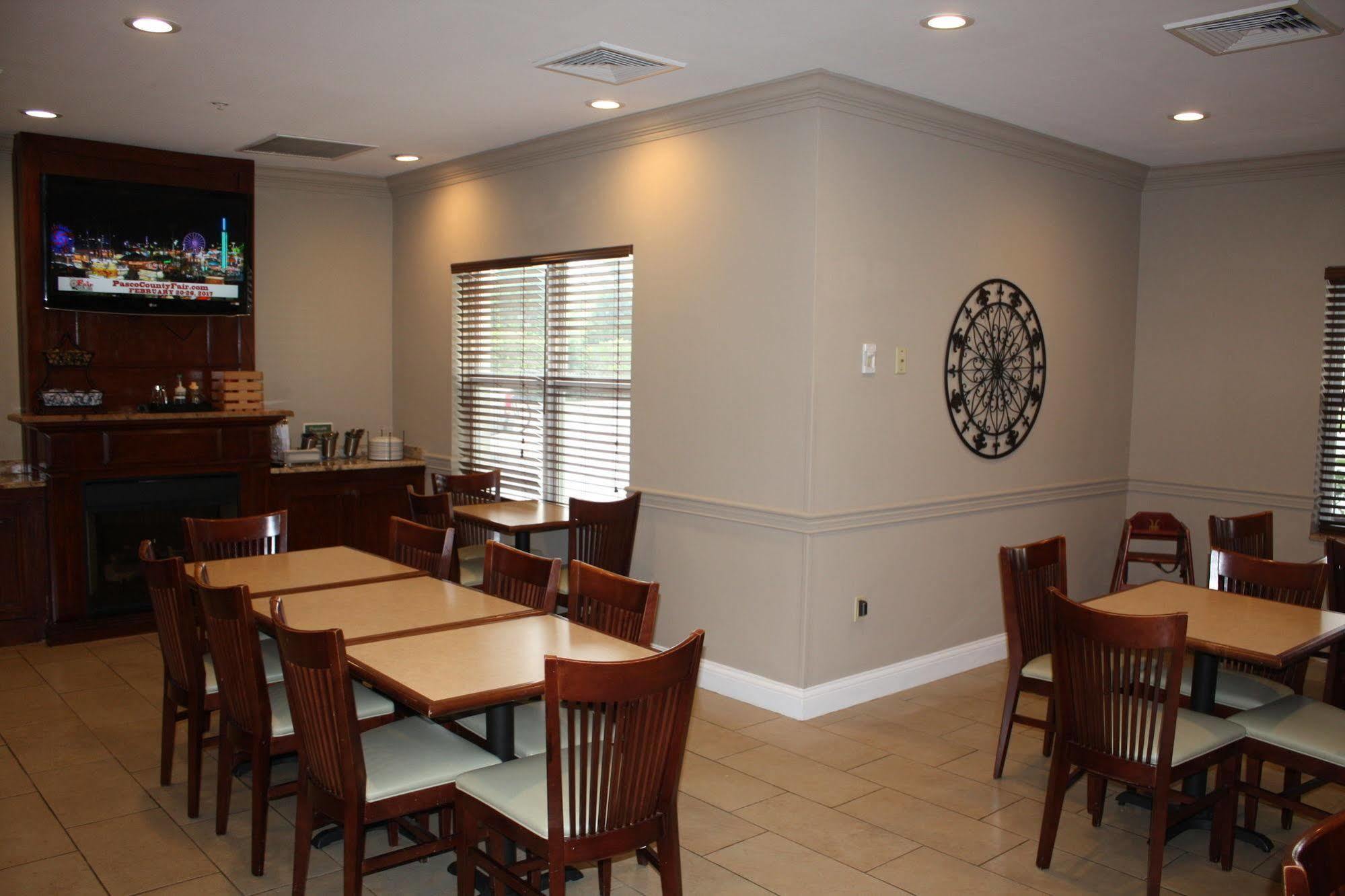 West Chase Country Inn & Suites By Radisson, Tampa Airport North, Fl מראה חיצוני תמונה